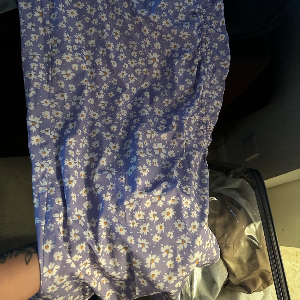Floral skirt with a slit
